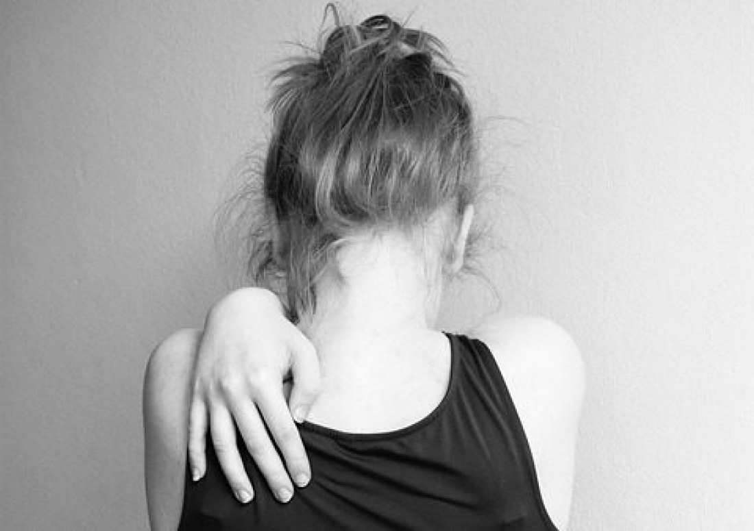 No país: adolescente foge de casa por não aguentar mais ser estuprada pelo padrasto