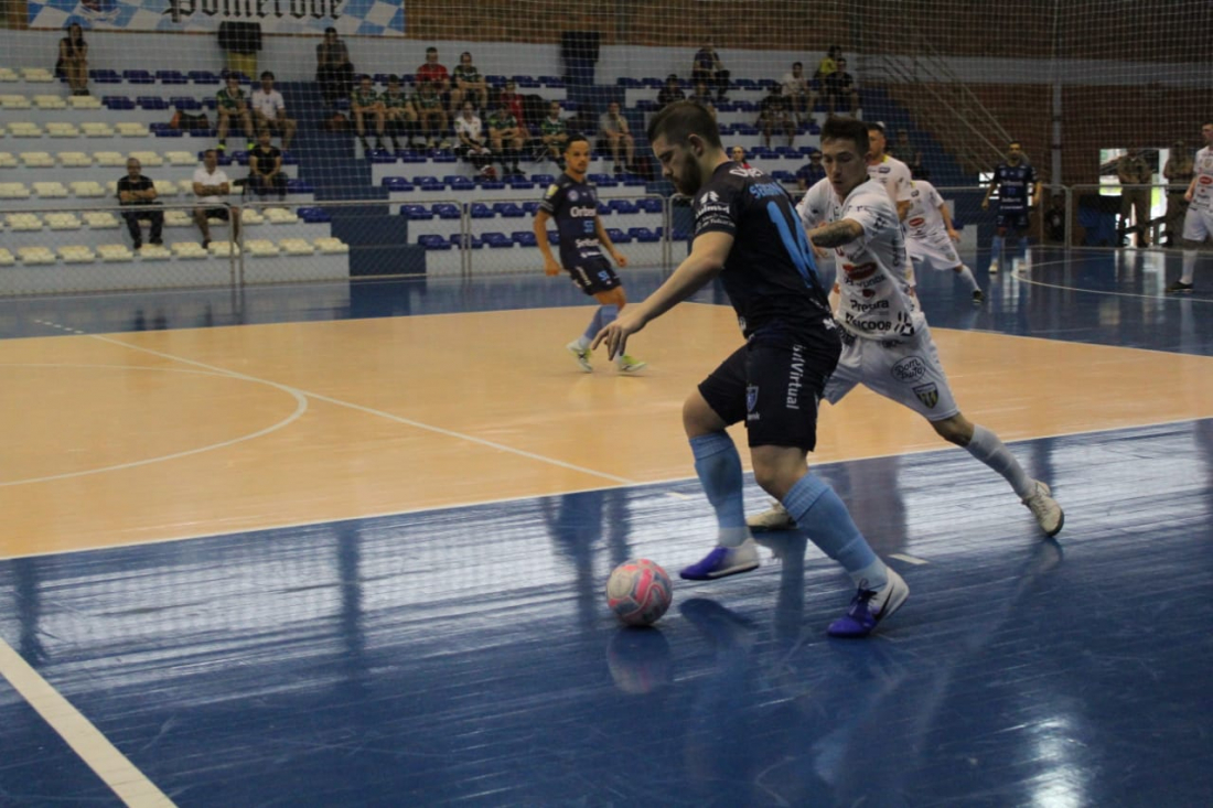 Tubarão perde na estreia do futsal no Jasc