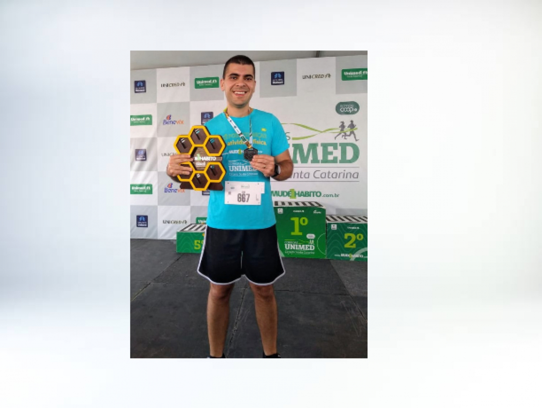 Atleta de Tubarão ganha troféu mandala no Circuito Unimed