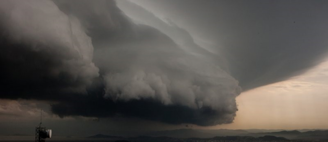 Defesa Civil emite alerta de tempestade severa com ventos fortes e granizo em Santa Catarina