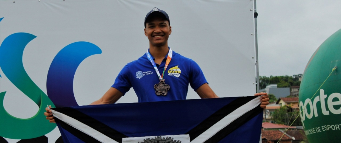 Jasc: tubaronense salta quase dois metros e conquista primeira medalha no atletismo