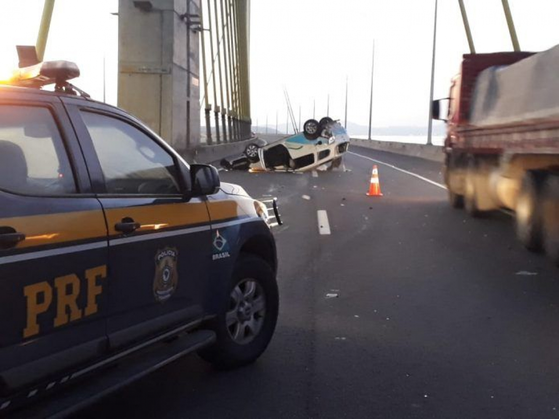 Motorista embriagado paga fiança e é liberado, após causar capotamento em Laguna