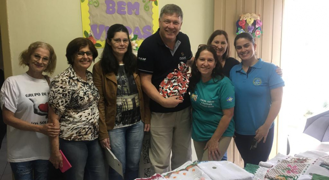 Voluntárias produzem trabalhos manuais para apoiar entidades em Capivari de Baixo