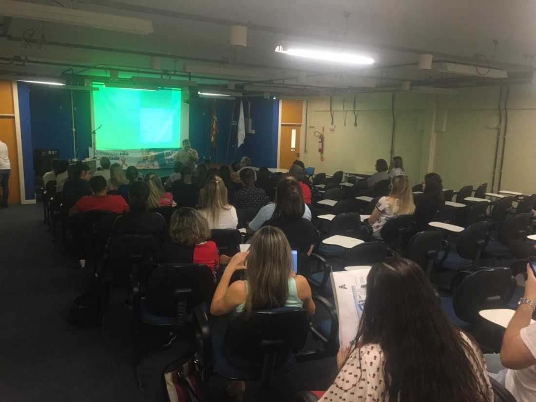 Dezembro Vermelho: Palestra aborda a importância da prevenção combinada em Tubarão