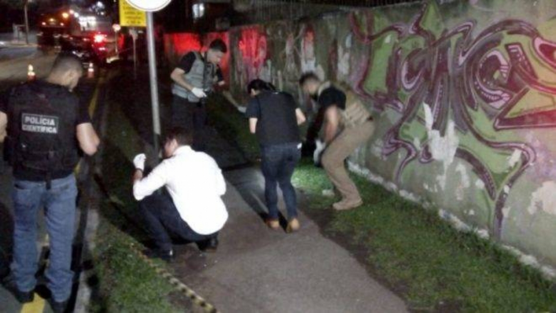 Pelo País: Mulher perde o dedo ao pegar carteira caída no chão em Curitiba