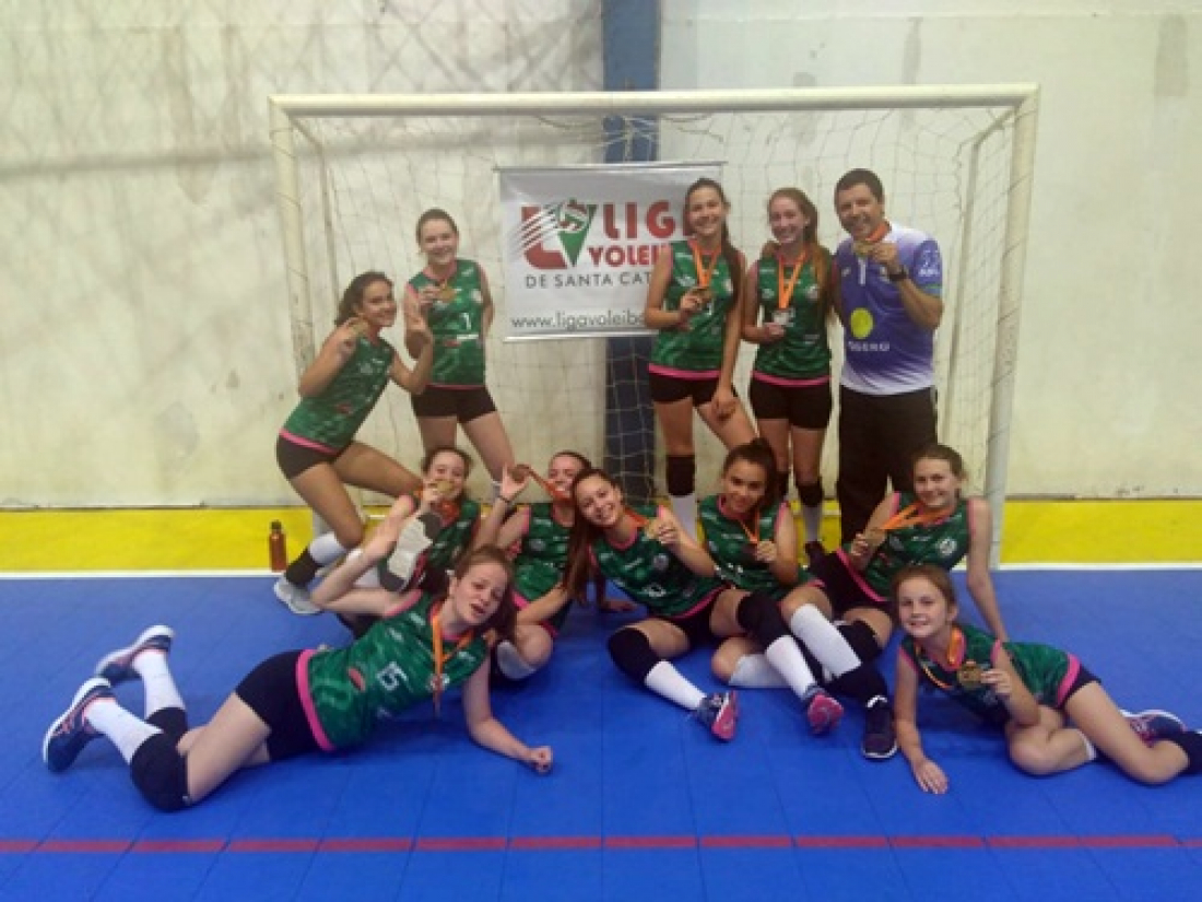 Voleibol Feminino de São Ludgero é bronze na Liga Santa Catarina