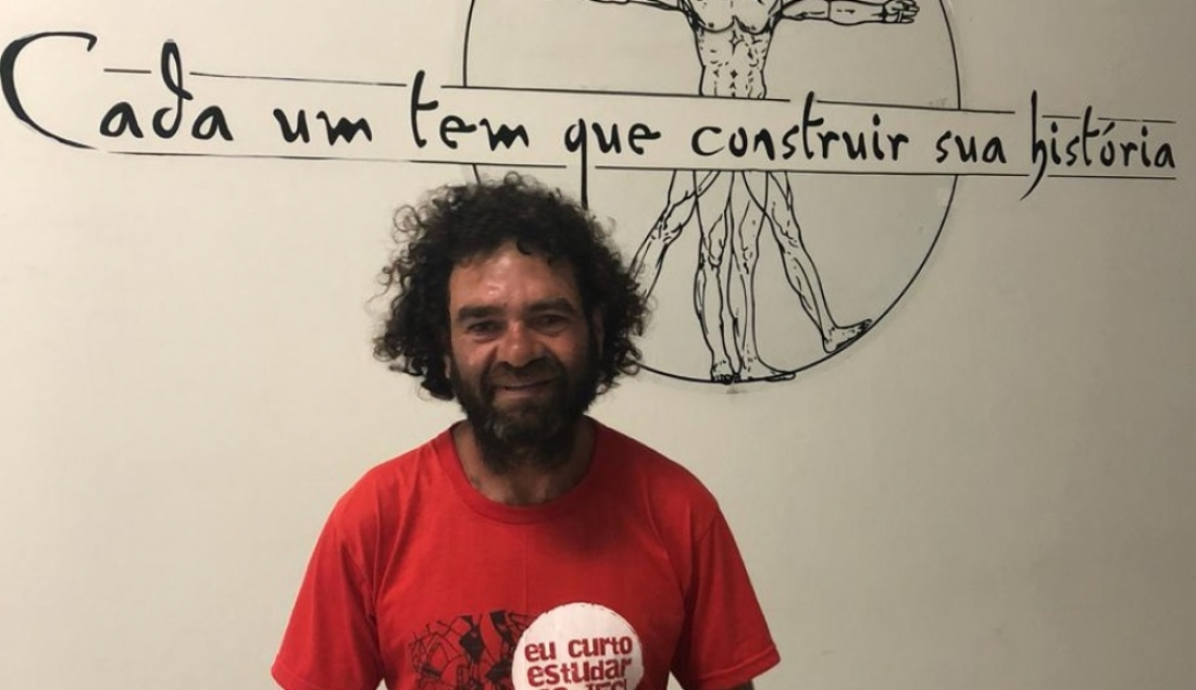 Em SC: Morador de rua presta Enem e ganha bolsa de estudo para cursar Direito