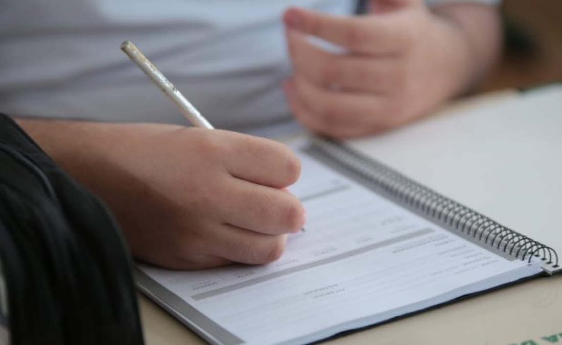 Procon alerta sobre cobrança ilegal de taxas a alunos com deficiência