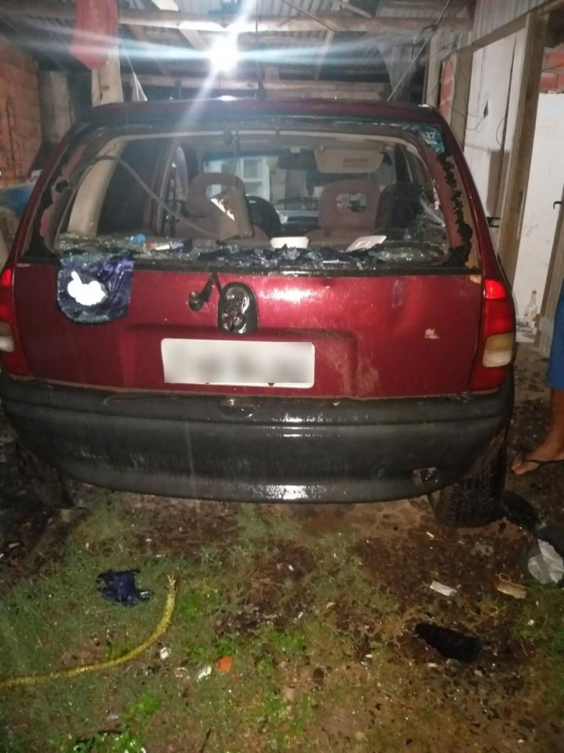 Enteado destrói veículo de padrasto a pauladas  em Balneário Gaivota