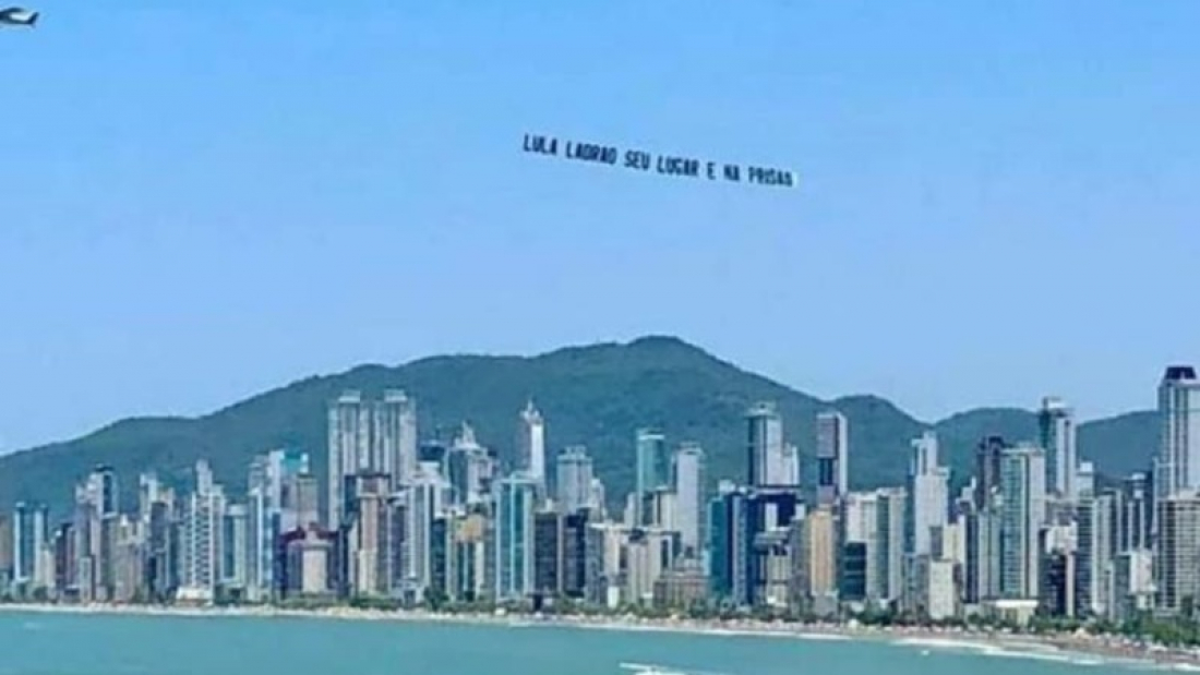 Lula pede R$ 100 mil de indenização a Hang por aviões com faixas no Litoral de SC