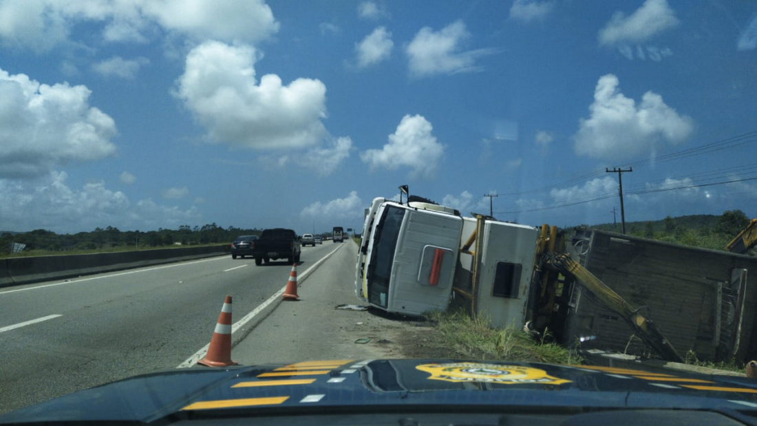 Saída de pista deixa cinco pessoas feridas em Caputera, Laguna; trânsito será interrompido na BR-101