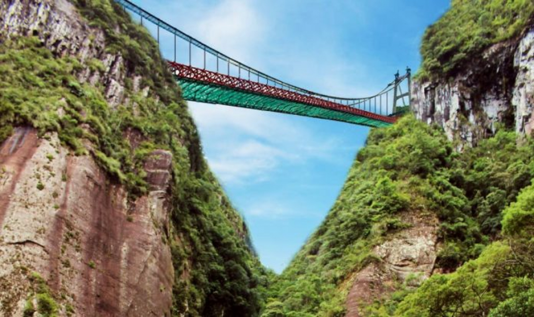 Serra do Corvo Branco vai ganhar passarela de vidro entre o vão das montanhas