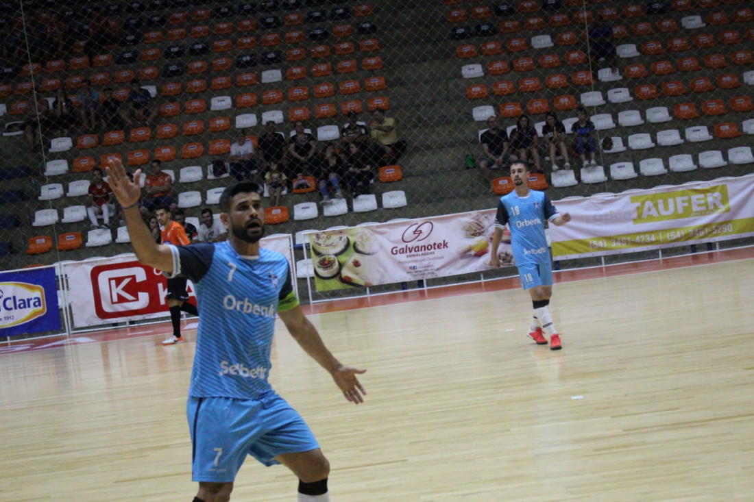 Em noite de testes, Tubarão Futsal perde amistoso