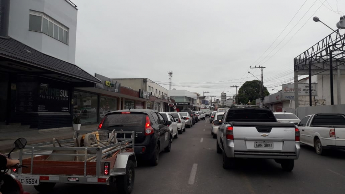 Na véspera do carnaval, motoristas já enfrentam filas nas saídas de Tubarão em direção à BR-101