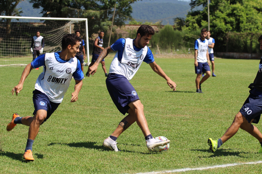 Tubarão e Chape duelam neste domingo para evitar mata-mata do rebaixamento no Catarinense