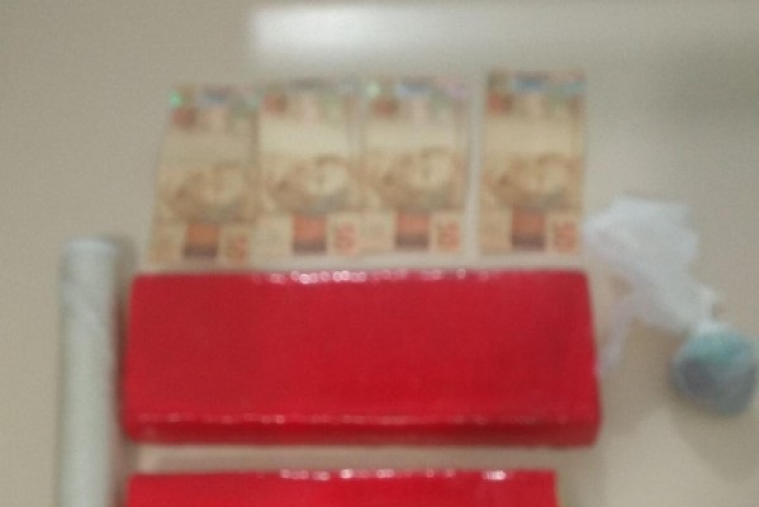 Polícia Militar de Tubarão apreende 2 kg de maconha e prende casal por tráfico