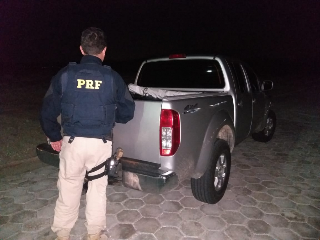Polícia recupera caminhonete roubada em Tubarão e prende os autores do crime em Pescaria Brava