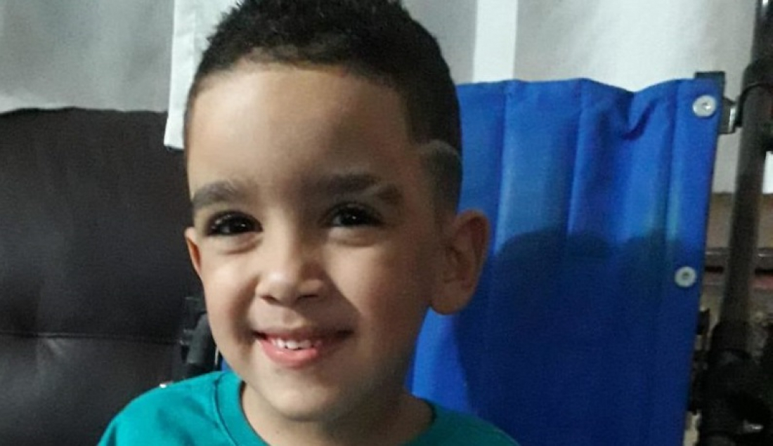 Mãe de Laguna pede doação para conseguir cirurgia para filho de 6 anos