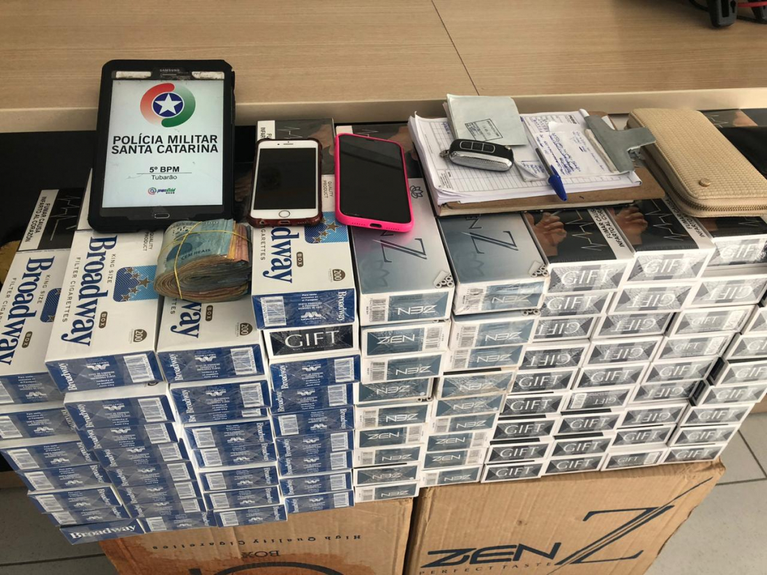 Mais de 1,8 mil maços de cigarros contrabandeados são apreendidos em Tubarão e Jaguaruna