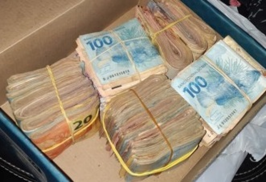 Em Tubarão, PRF apreende mais de R$ 45 mil em espécie