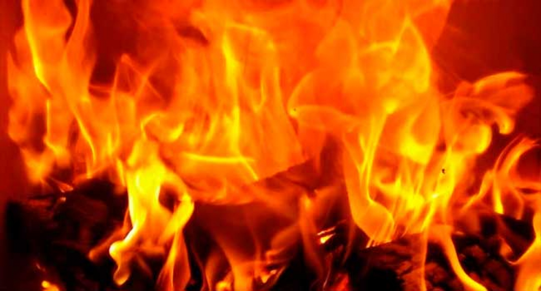 Em andamento: Incêndio atinge duas residências em Pescaria Brava