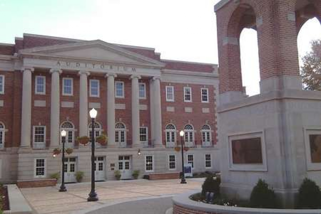 Nos EUA, jovens fazem festa e dão prêmio para quem pegar covid-19