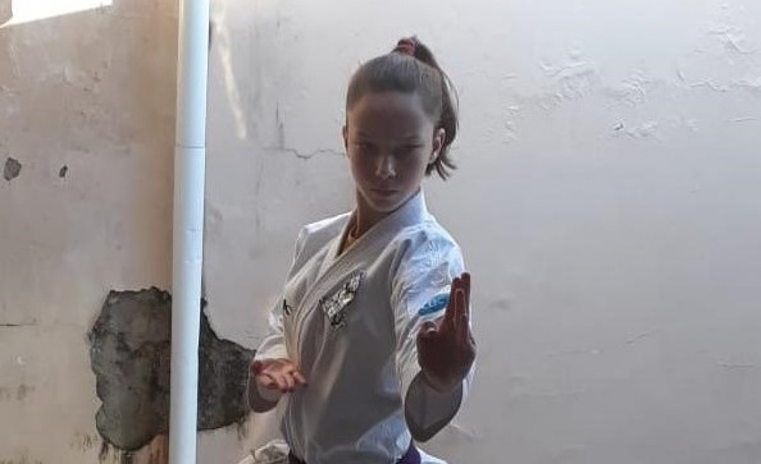 Karateca de Tubarão é vice-campeã de disputa internacional on-line
