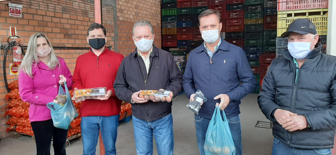 Tubarão: Produtos da agricultura familiar são doados às famílias em situação de vulnerabilidade social