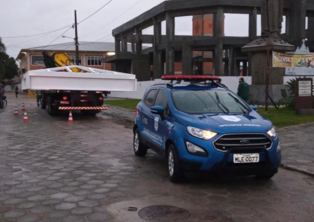 Em Tubarão, estrutura de cobertura do Santuário Santa Teresinha começa a ser colocada 