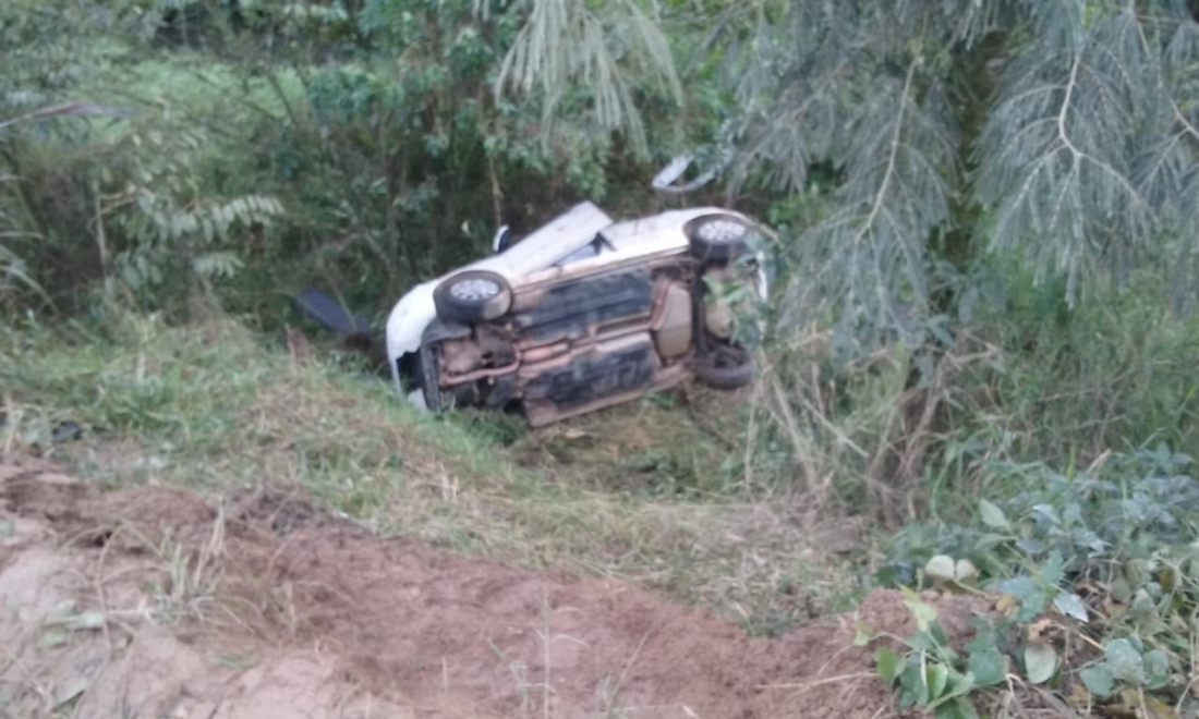 Condutor morre após saída de pista seguida de capotamento em Braço do Norte