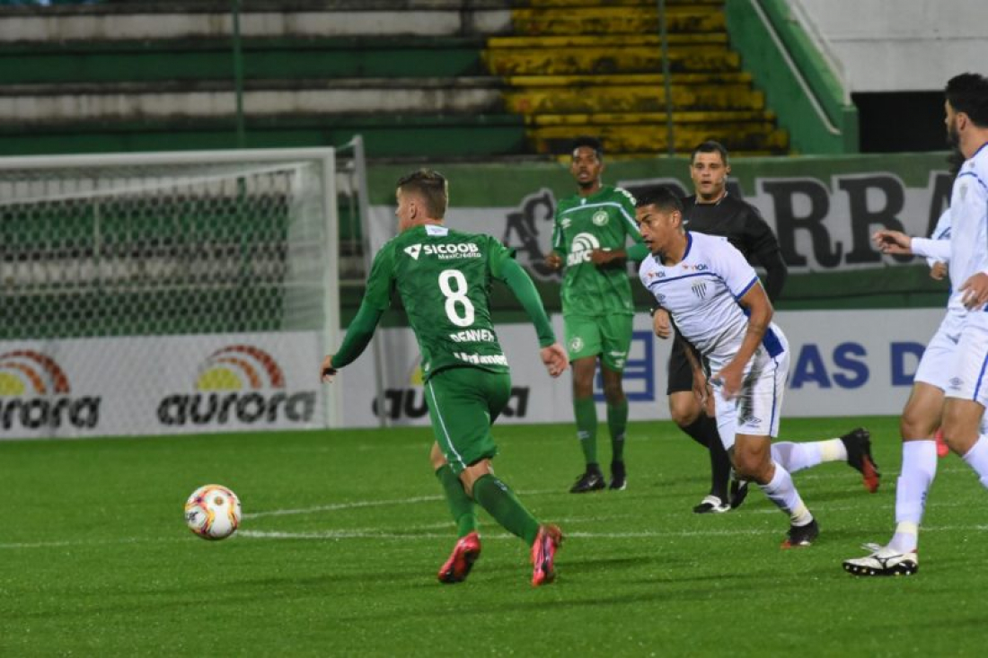 Por causa de surto de Covid-19,  partida entre Avaí e Chapecoense é cancelada