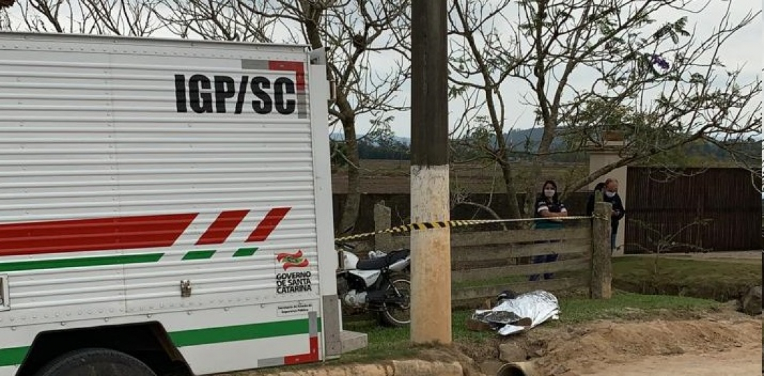 Em andamento: Motociclista morre ao colidir contra poste em Treze de Maio