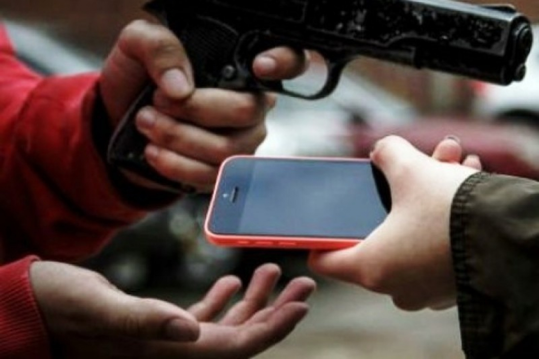 Aposentada é assaltada ao sair de agência bancária, em Capivari de Baixo