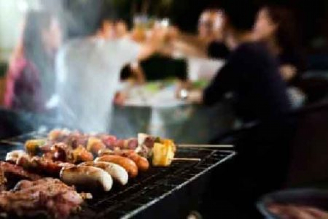 PM encerra churrasco com aglomeração em residência, em Gravatal