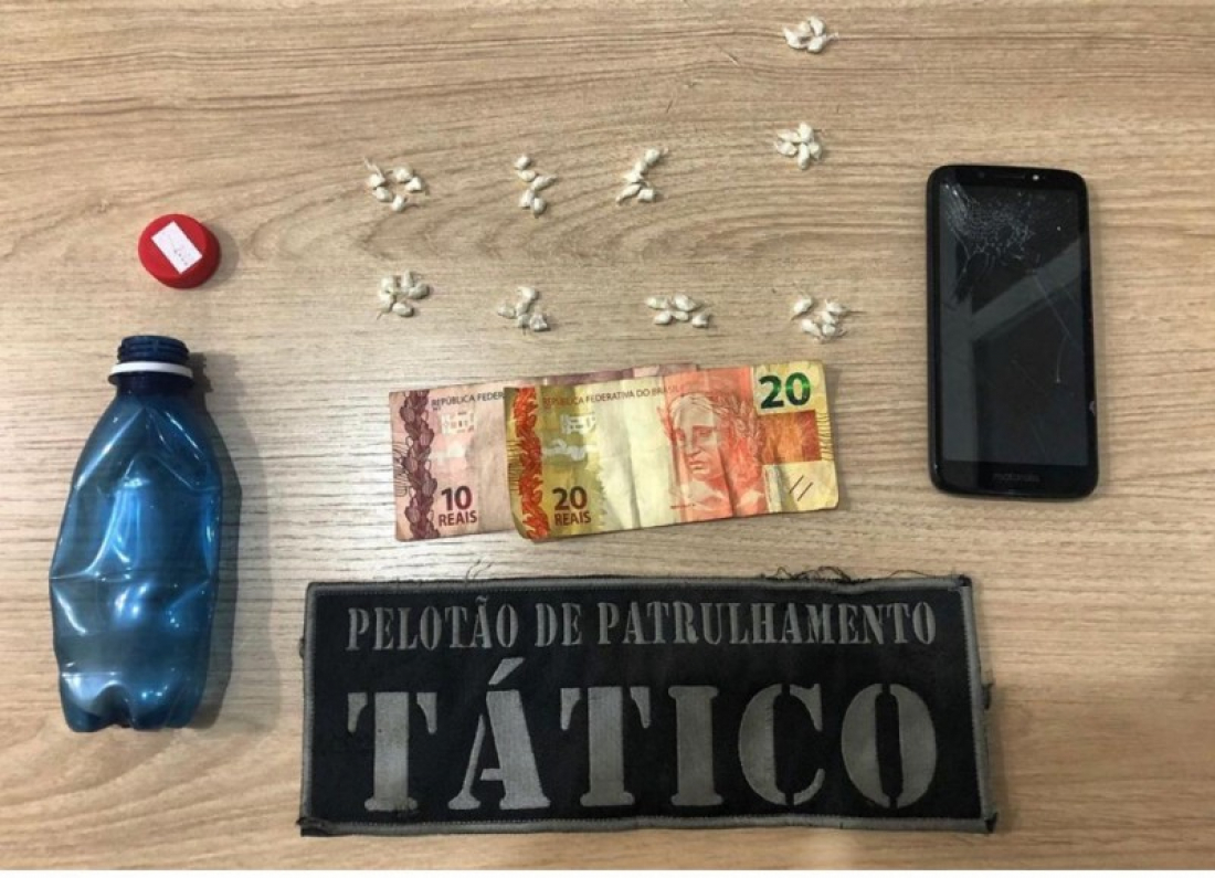 Mais de 40 pedras de crack são encontradas dentro de garrafa pet, em Tubarão