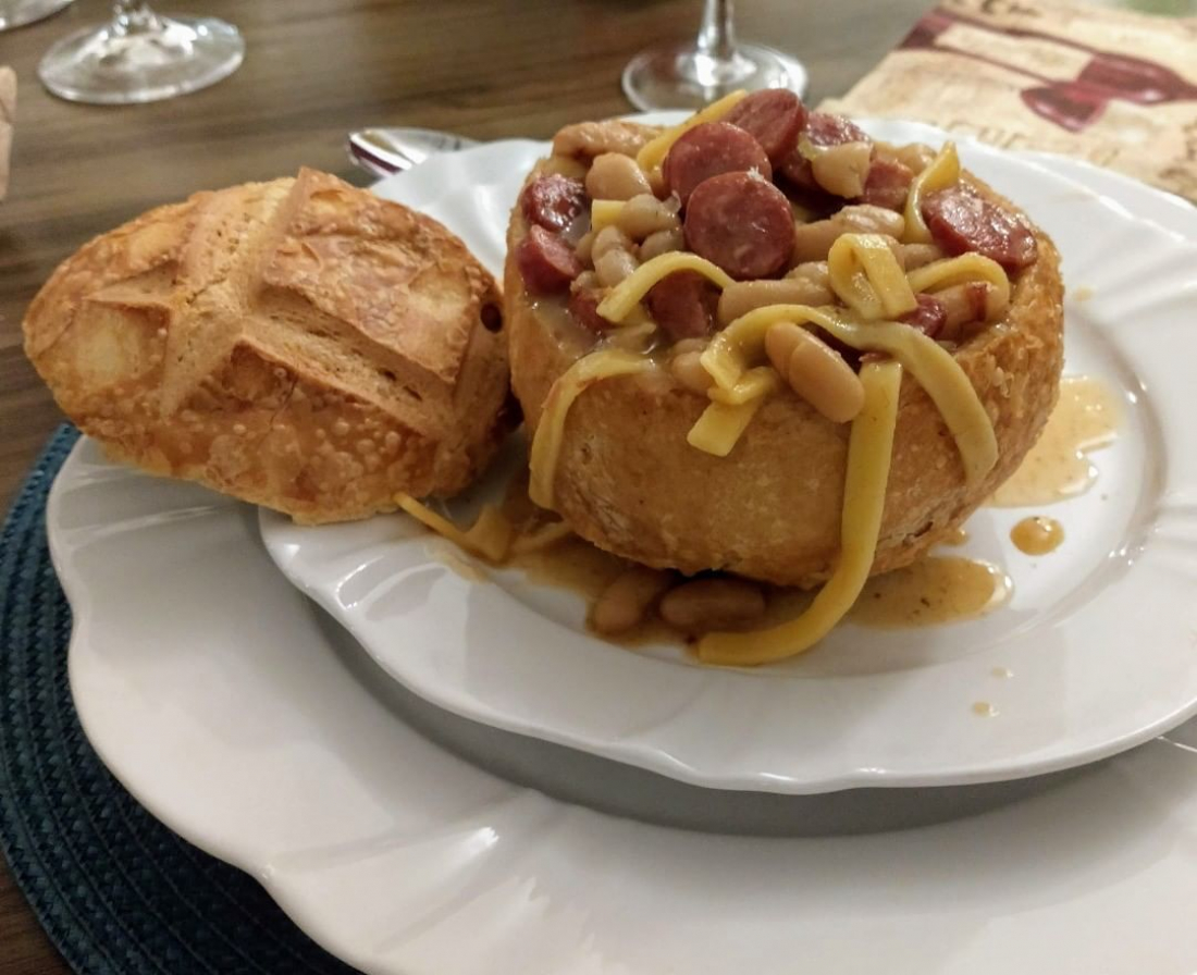 Gastronomia HC: Sopa de feijão branco, calabresa e bacon