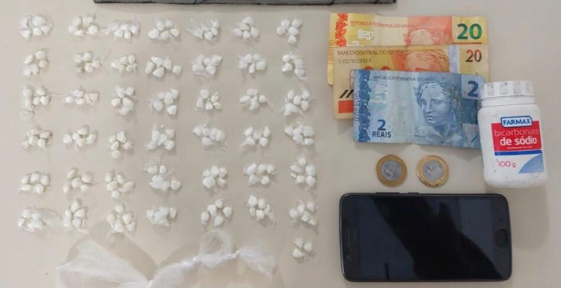 Jovem de 26 anos é flagrado em beco com mais de 200 pedras de crack, em Tubarão