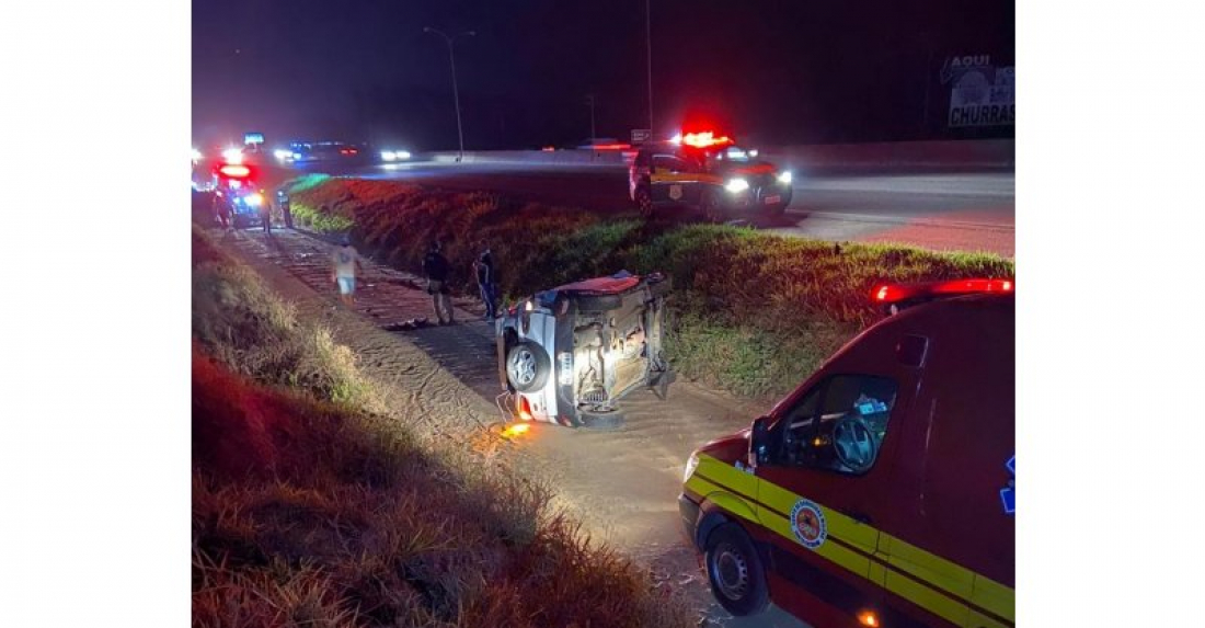 Três pessoas ficam feridas em acidente na BR-101, em Imbituba