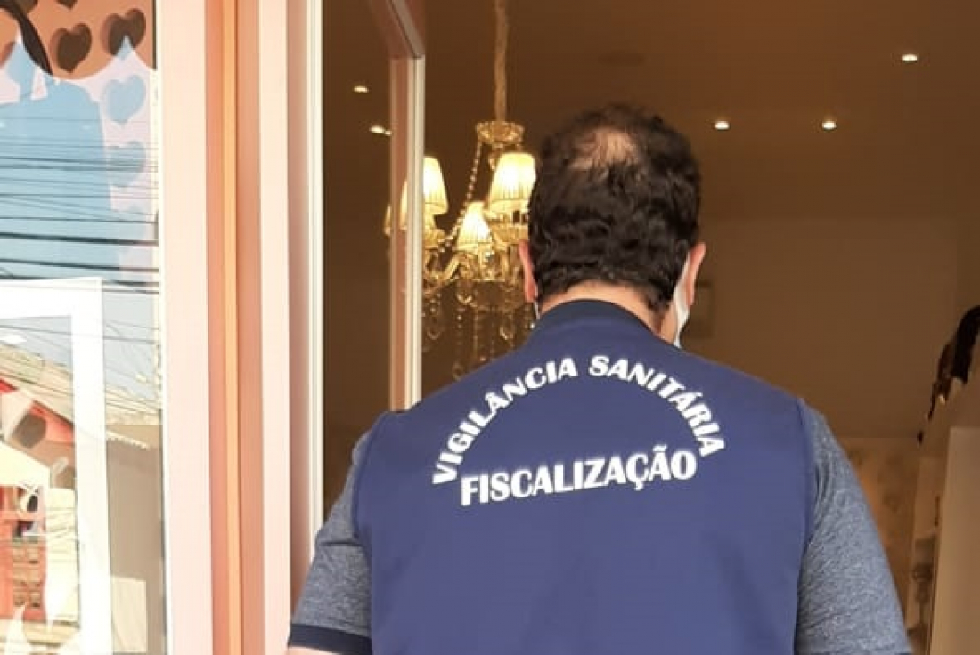 Tubarão: Vigilância Sanitária realiza operação de fiscalização e de orientação no comércio