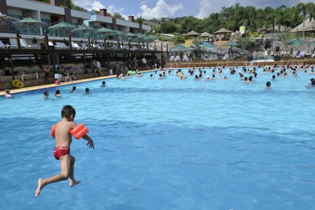 Parques aquáticos e complexos de águas termais podem reabrir em SC