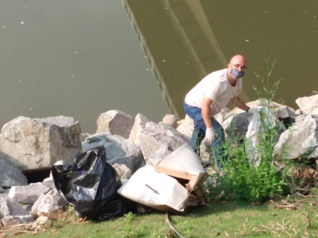 Recolhimento de lixo das margens do Rio Tubarão abre programação da Semana da Árvore