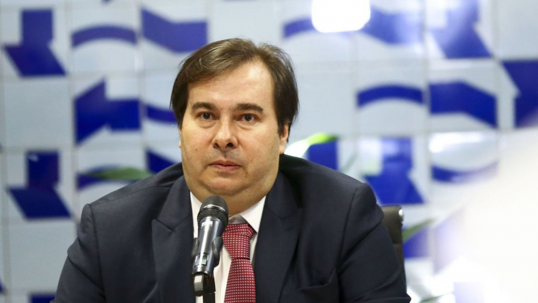 Deputados querem cortar benefícios de juízes e procuradores