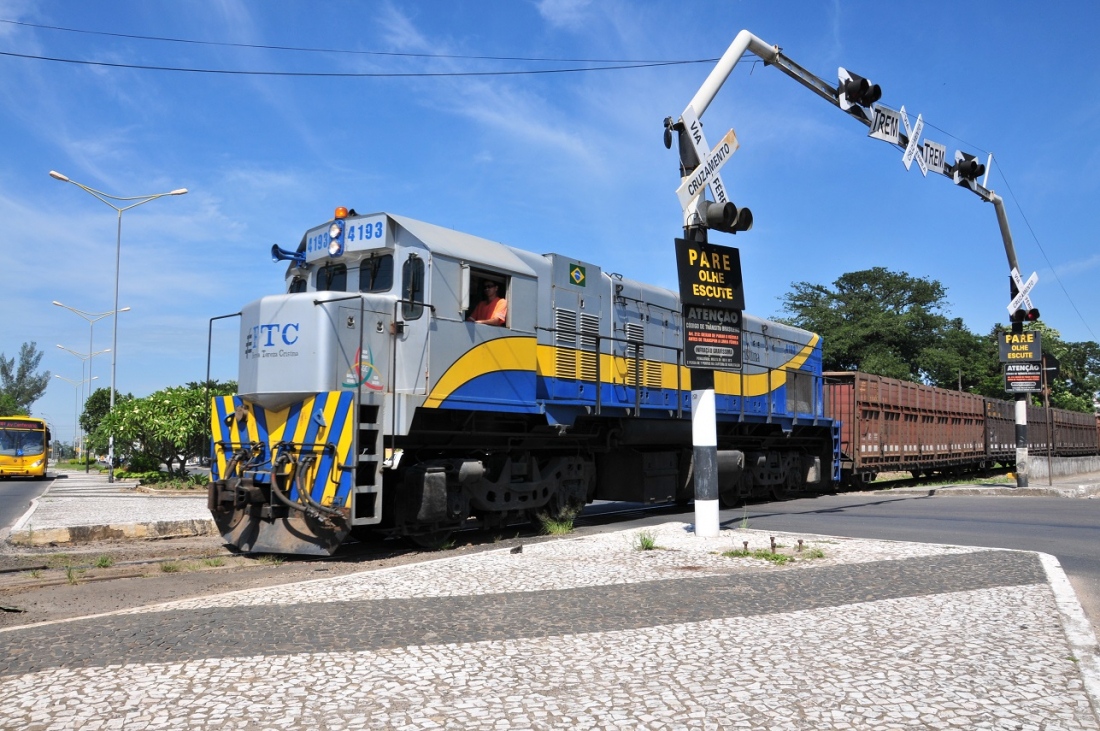Ferrovia Tereza Cristina realiza manutenção nos trilhos em Capivari de Baixo