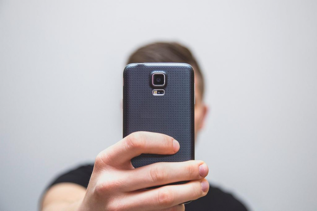 Busca pela selfie perfeita aumenta demanda por cirurgias estéticas no nariz