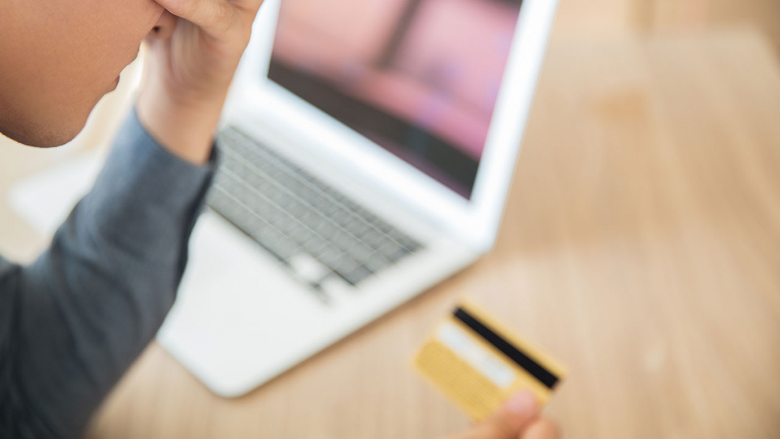 Mulher cai no golpe do cartão de crédito e perde R$ 10 mil em Tubarão