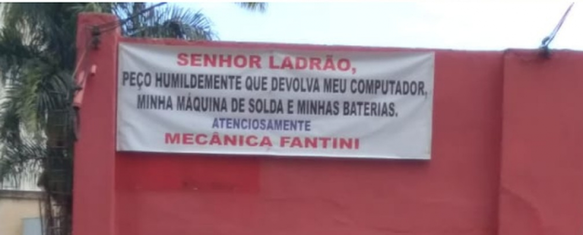 No país: mecânico faz faixa com apelo a ladrão pedindo 'humildemente' que devolva bens furtados