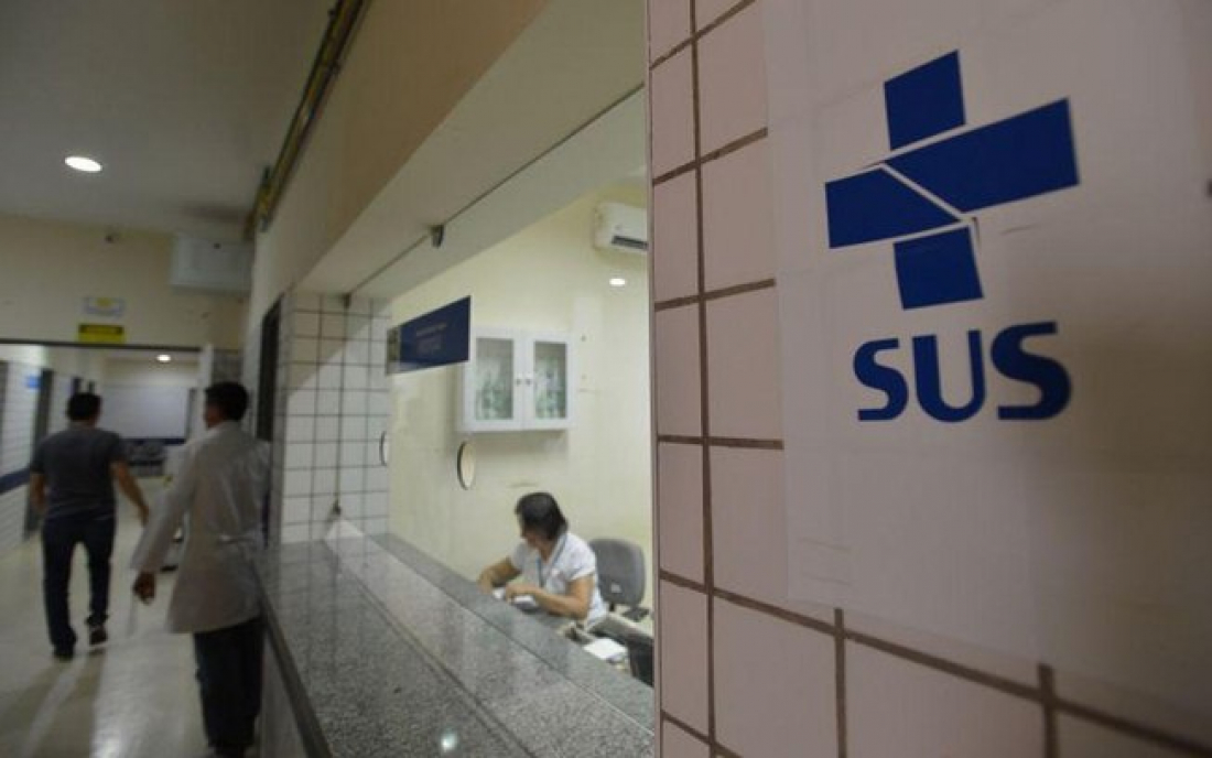 Após críticas, Bolsonaro diz que revogou decreto sobre privatizações no SUS