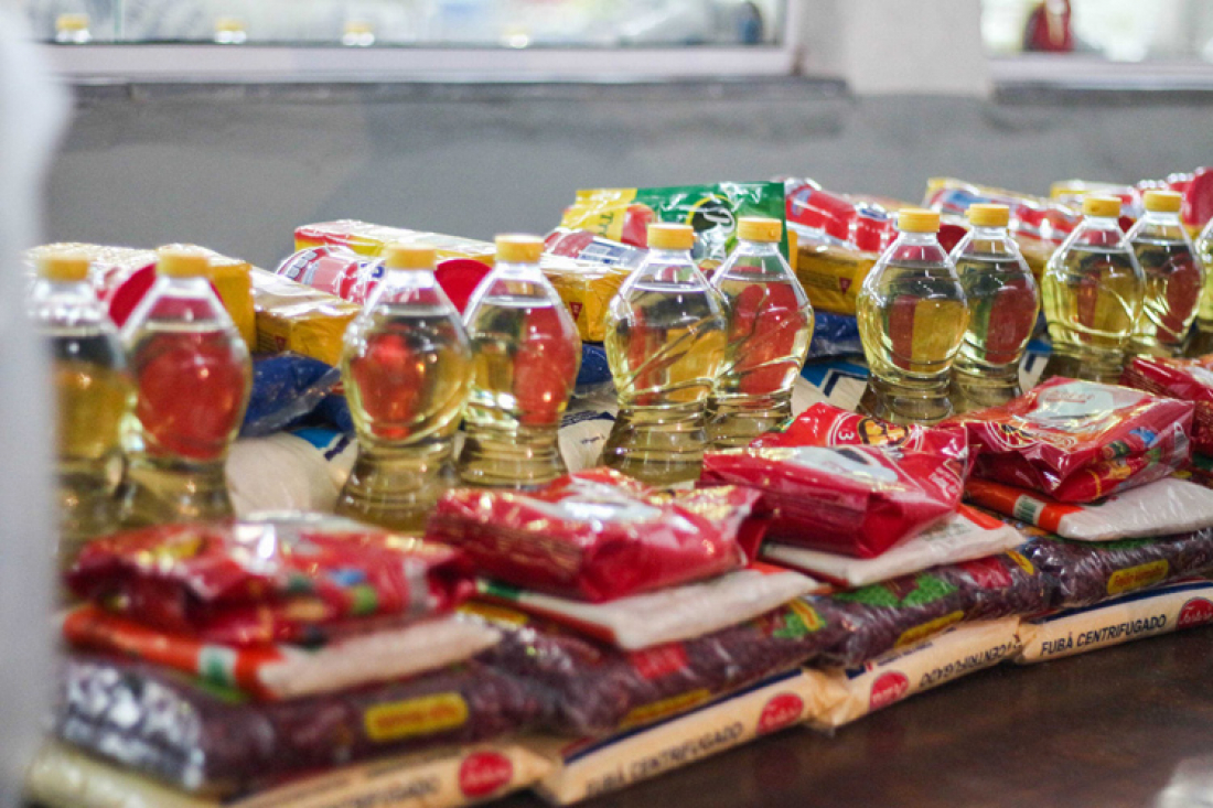 Campanha do Rotaract Club de Tubarão doará cestas básicas às famílias carentes da região