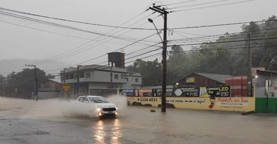 Depois do calor, um temporal, alertou a Defesa Civil para o final da tarde deste domingo. Confira a previsão