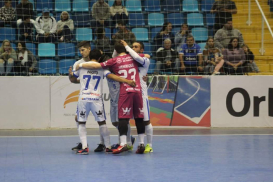 Tubarão Futsal assume liderança do estadual